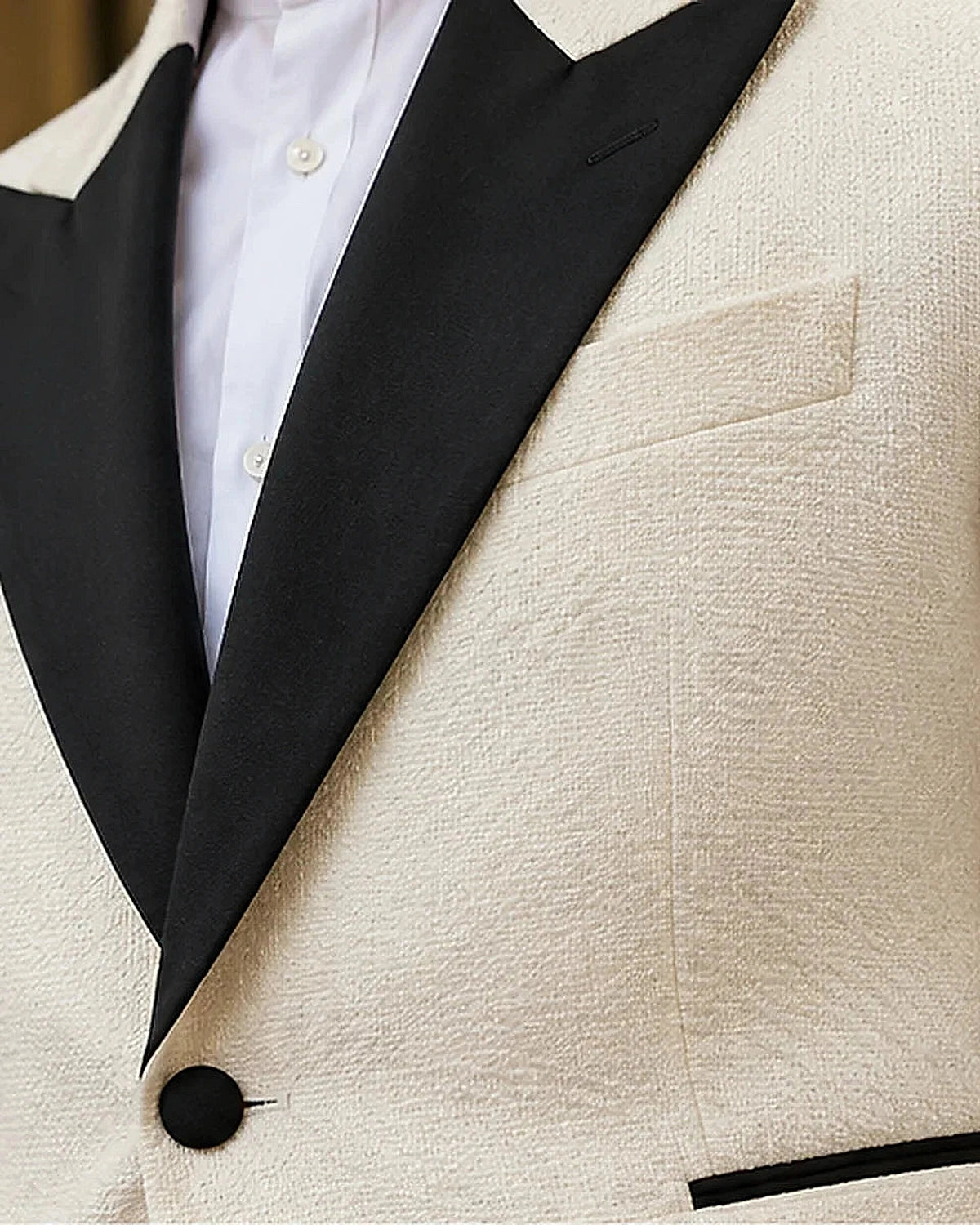 DFCOLOR::Ivory::Ivory Textured Peak-Lapel Dinner Jacket fabric and tailoring detail